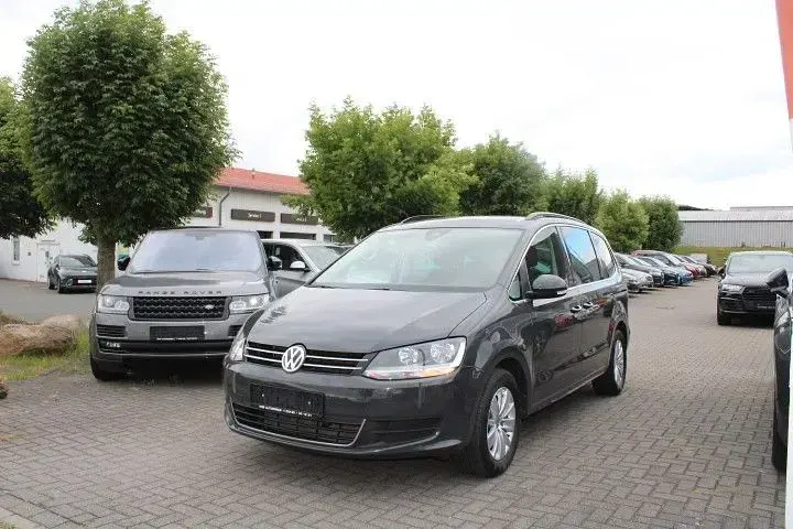 Gebraucht VW Sharan Comfortline 150 PS (110 kW) 2019 Grau Van / Kleinbus