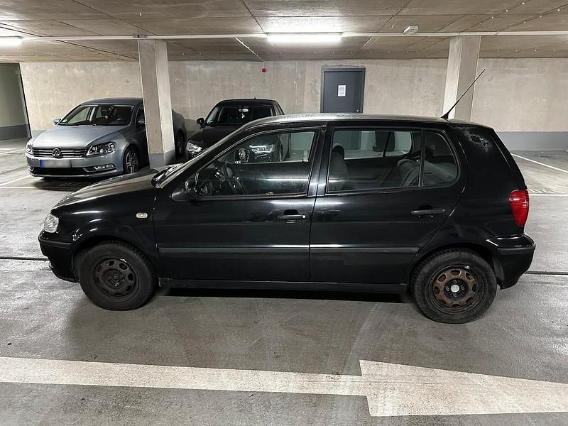 Gebraucht VW Polo 60 PS (44 kW) 2001 Schwarz Kleinwagen