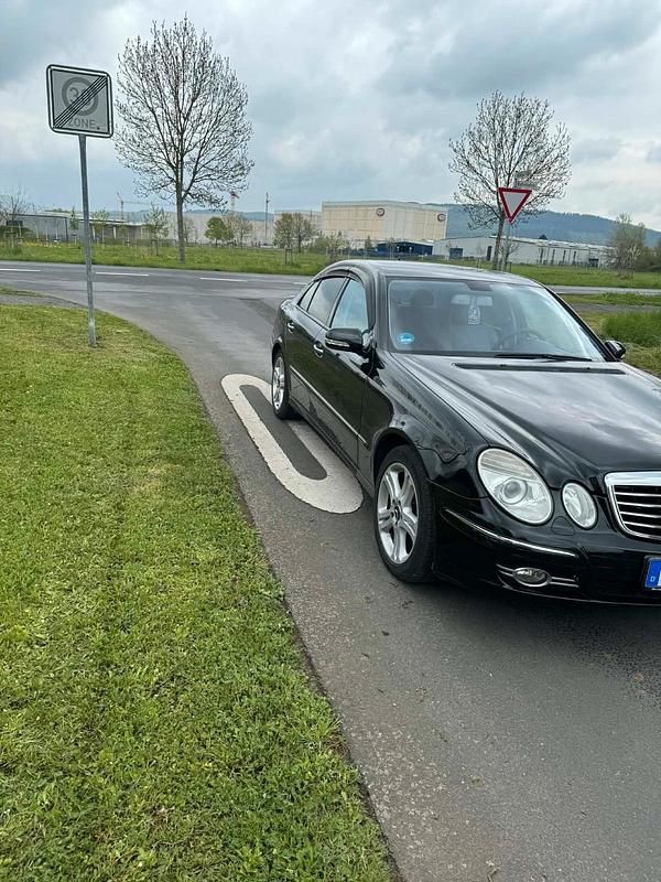 Gebraucht Mercedes E320 224 PS (164 kW) 2008 Schwarz Limousine