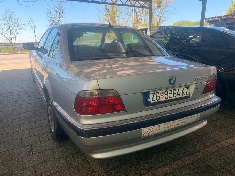 Usata BMW 740 245 CV (180 kW) 2000 Argento Berlina