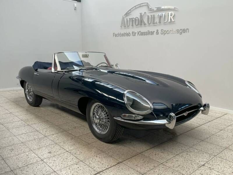 Blau Gebraucht 1962 Jaguar E-Type Cabrio | 159.900 € - Bild 1/4