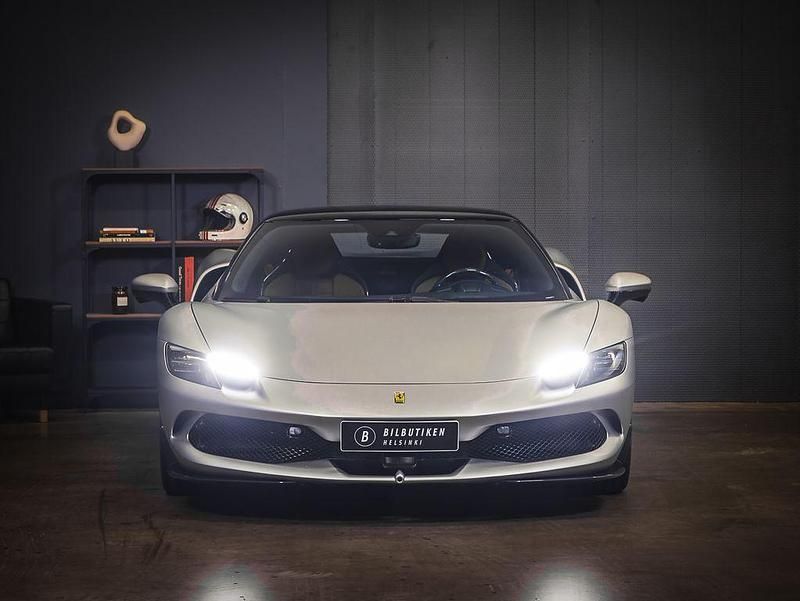 Gebraucht Ferrari 296 829 PS (609 kW) 2023 Silber