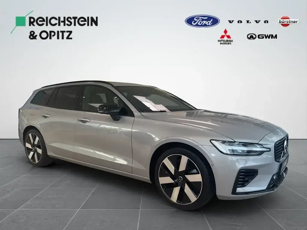Gebraucht Volvo V60 Plus 398 PS (292 kW) 2025 Silver dawn Kombi