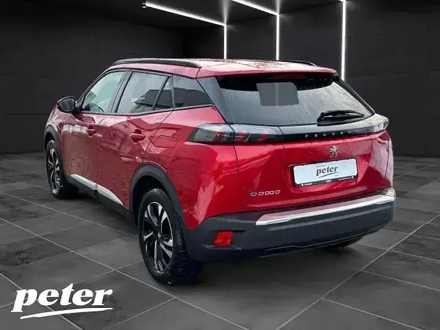 Gebraucht Peugeot e-2008 Allure 100 kW (136 PS) 2021 Rot SUV