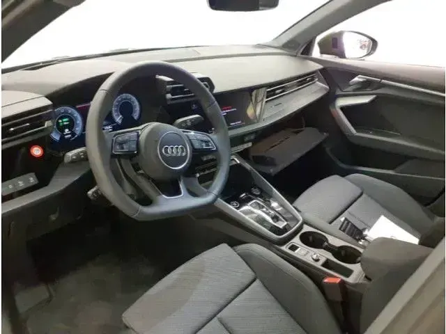 Gebraucht Audi A3 Sport 204 PS (150 kW) 2025 Grün Limousine