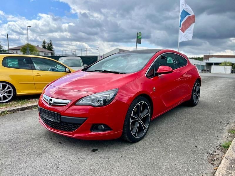 Rot Gebraucht 2013 Opel Astra GTC Innovation Limousine | 3.000 € (Fairer Preis) - Bild 1/4