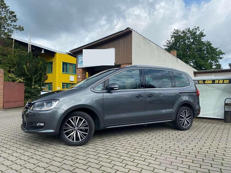 Indiumgrau metallic Gebraucht 2016 VW Sharan Van / Kleinbus | 21.999 € (Fairer Preis) - Bild 1/4