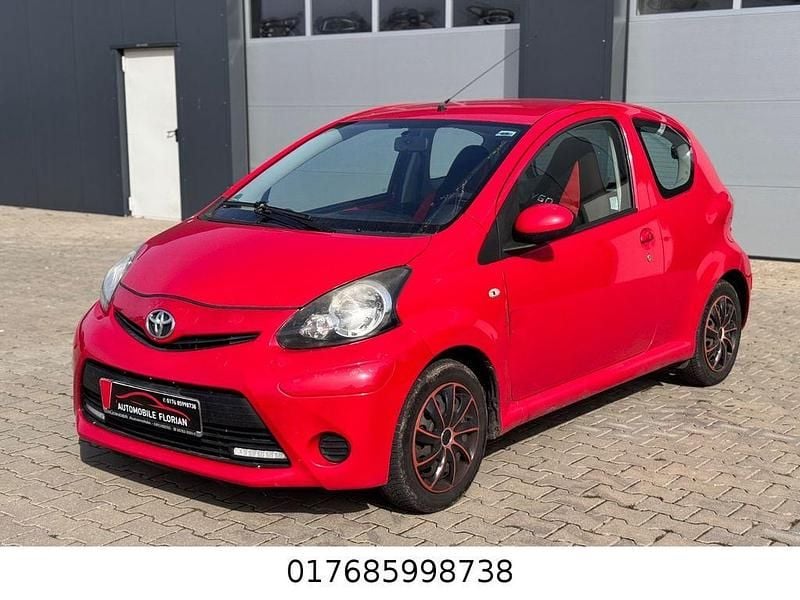 Gebraucht Toyota Aygo Cool 68 PS (50 kW) 2012 Rot Kleinwagen