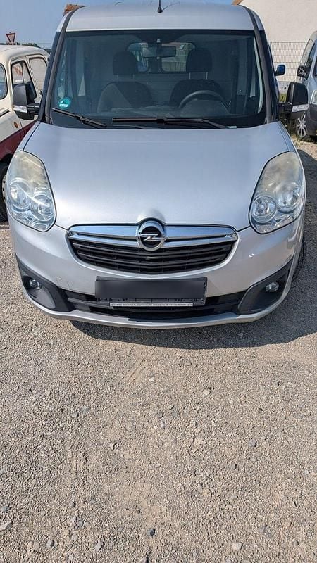 Silber Gebraucht 2014 Opel Combo Edition Van / Kleinbus | 6.799 € (Fairer Preis) - Bild 1/4