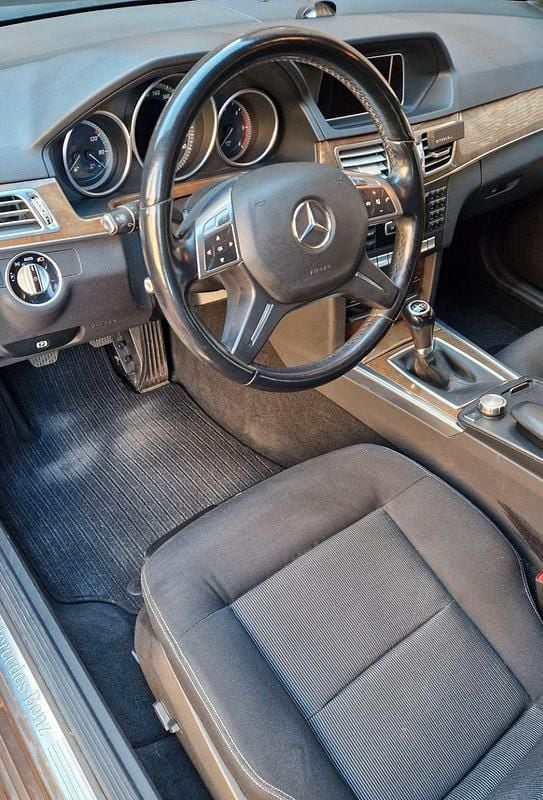 Gebraucht Mercedes E220 Elegance 170 PS (125 kW) 2013 Braun Kombi