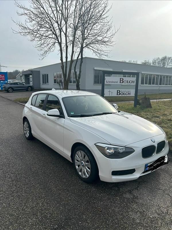 Gebraucht BMW 114 102 PS (75 kW) 2013 Weiß Kleinwagen