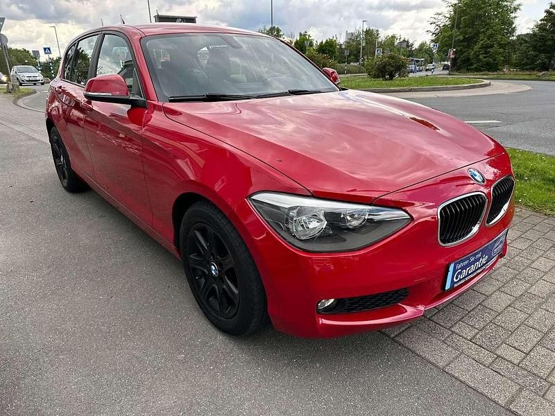 Karmesinrot Gebraucht 2013 BMW 114 Advantage Kleinwagen | 9.600 € (Fairer Preis) - Bild 1/4