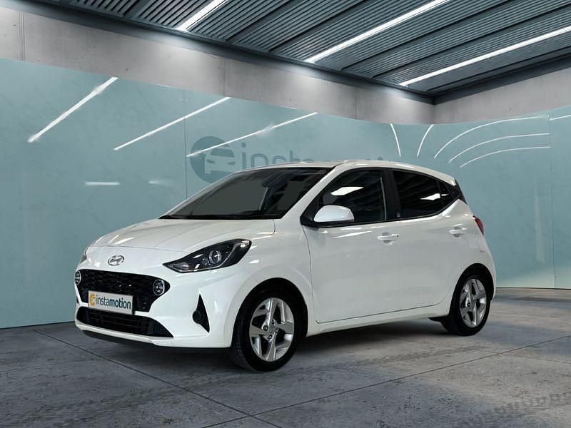 Weiß Gebraucht 2021 Hyundai i10 Edition 30 Kleinwagen | 11.899 € (Etwas zu teuer) - Bild 1/4