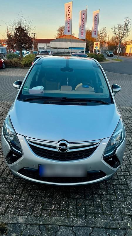 Silber Gebraucht 2013 Opel Zafira Tourer Innovation Van / Kleinbus | 13.300 € (Teuer) - Bild 1/4