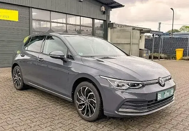 Gebraucht VW Golf VIII Move 150 PS (110 kW) 2023 Grau Limousine
