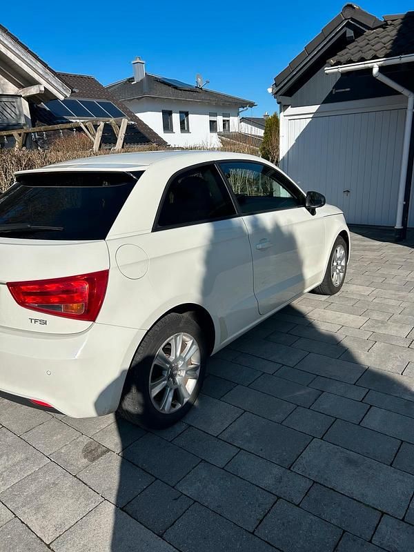 Gebraucht Audi A1 86 PS (63 kW) 2012 Weiß Kleinwagen