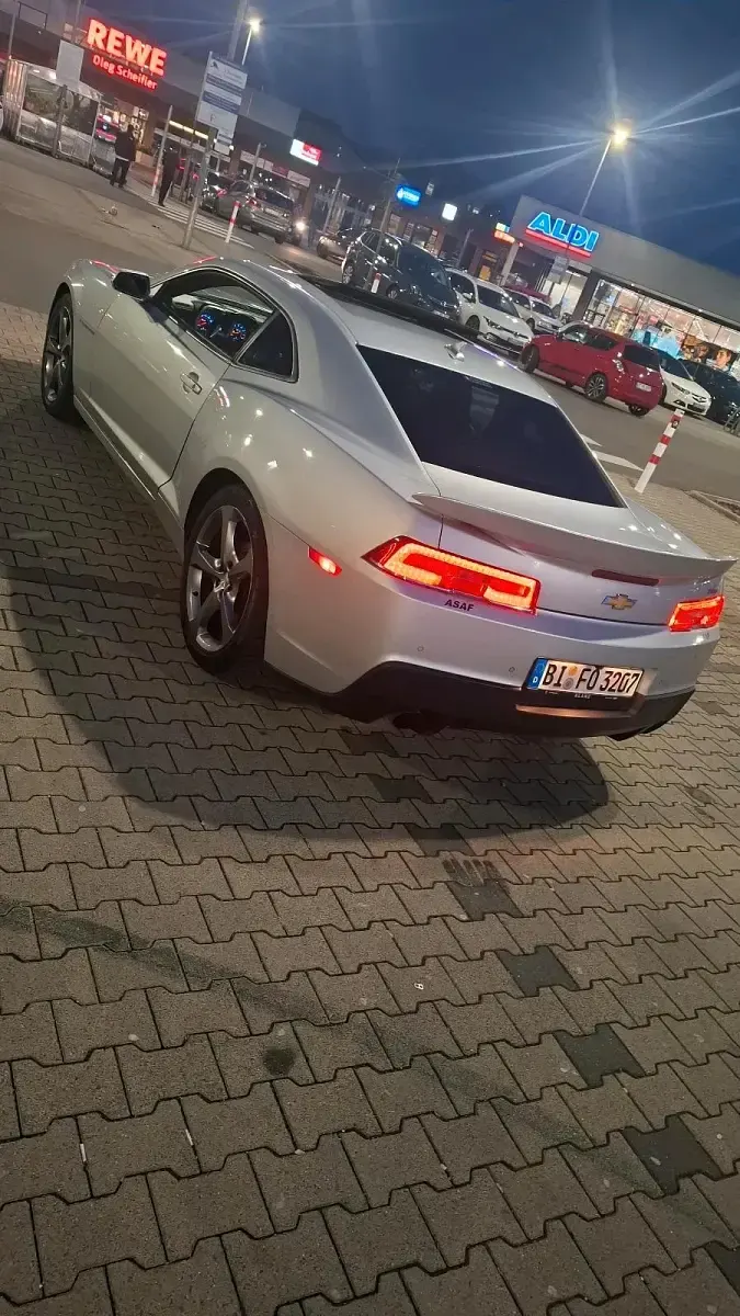 Usado Chevrolet Camaro 328 HP (241 kW) 2015 Verde Coupé