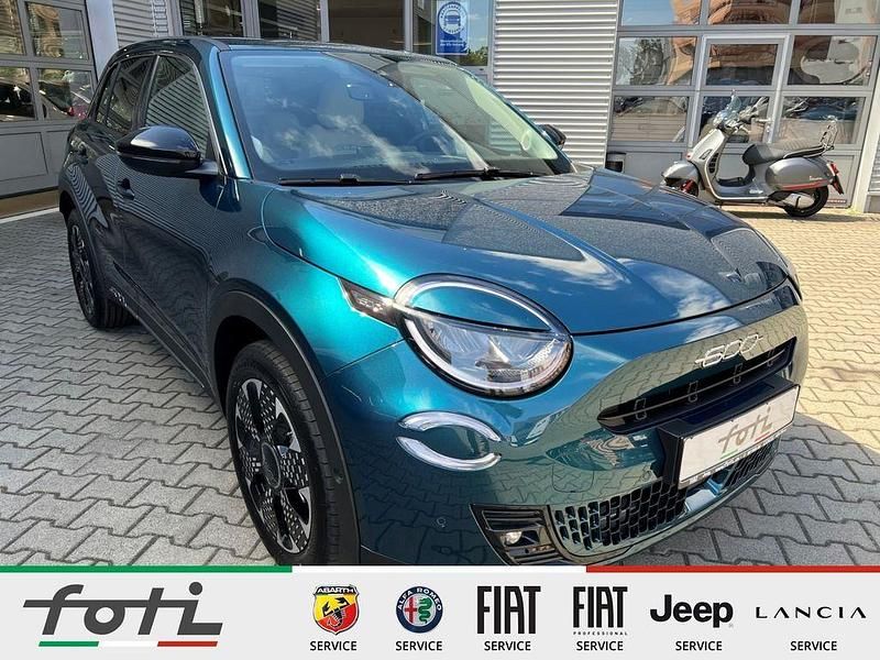 Blau Neu 2025 Fiat 600 La Prima SUV | 28.990 € (Etwas zu teuer) - Bild 1/4