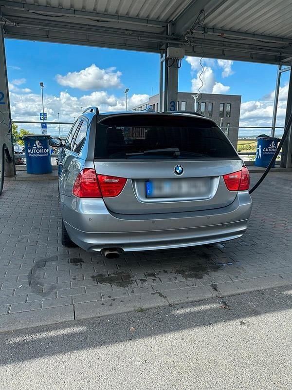 Gebraucht BMW 318 143 PS (105 kW) 2011 Silber Kombi