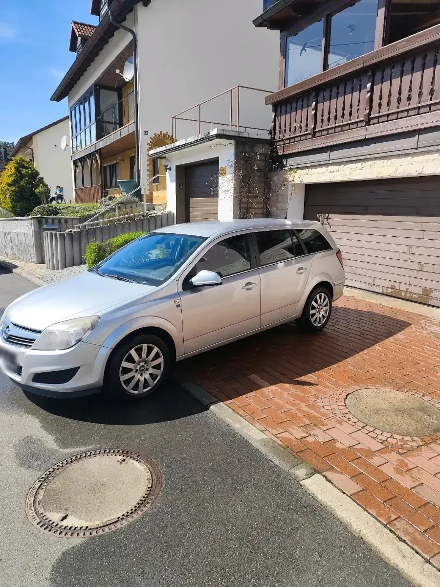 Gebraucht Opel Astra 90 PS (66 kW) 2010 Silber Kombi