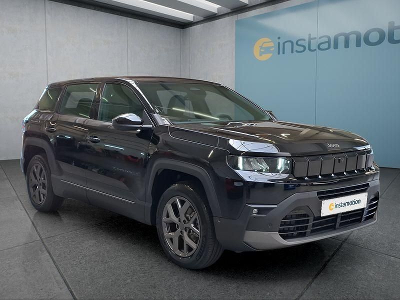 Neu Jeep Compass 144 PS (105 kW) 2026 Schwarz SUV