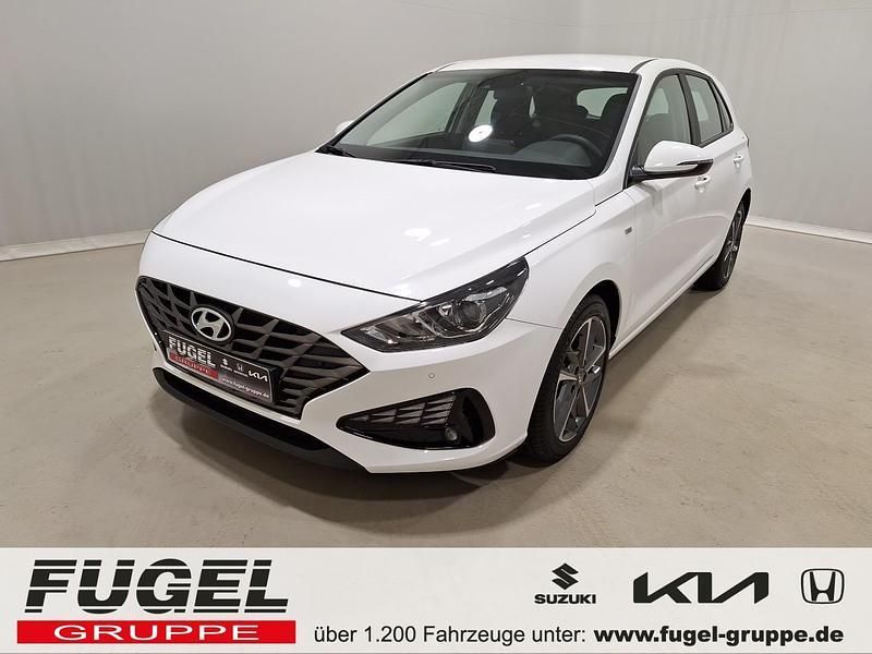 Weiß Gebraucht 2024 Hyundai i30 Trend Limousine | 21.499 € (Fairer Preis) - Bild 1/4
