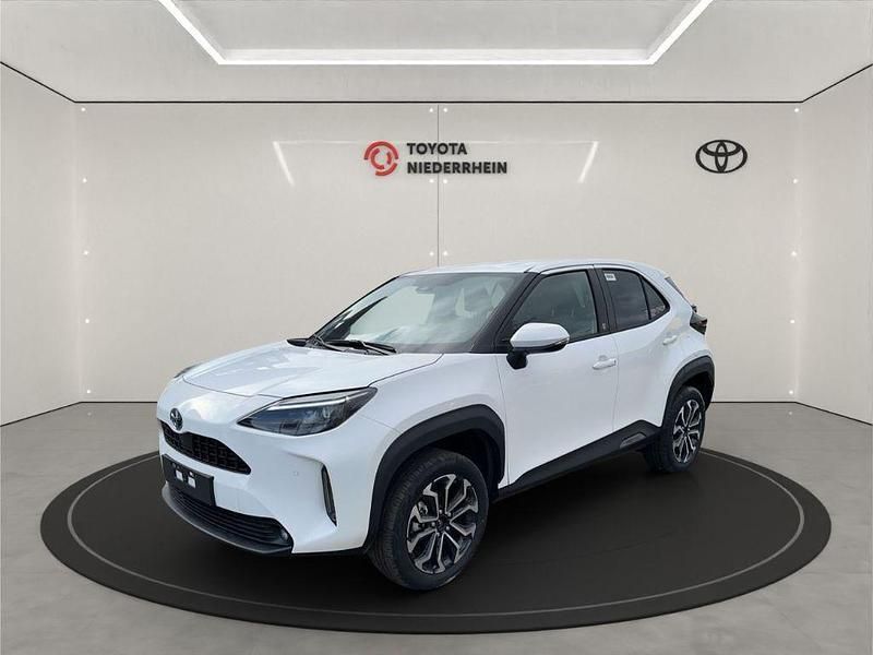 Weiß Gebraucht 2024 Toyota Yaris Cross Team SUV | 28.888 € (Superpreis) - Bild 1/4
