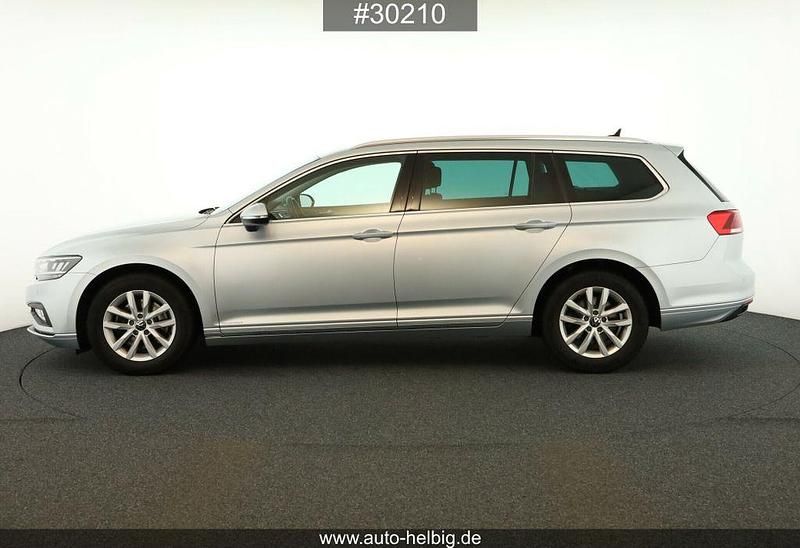 Gebraucht VW Passat Business 150 PS (110 kW) 2023 Silber Kombi