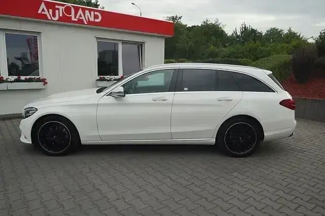 Gebraucht Mercedes C300 Avantgarde 258 PS (189 kW) 2018 Polarweiss Kombi