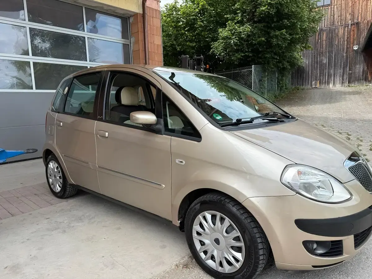 Gebraucht Lancia Musa 95 PS (69 kW) 2005 Gold Van / Kleinbus