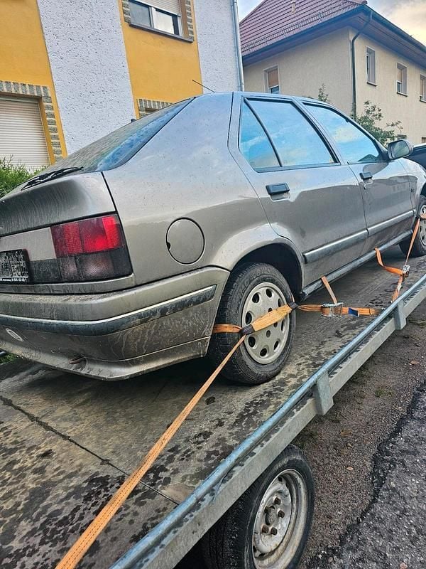 Braun Gebraucht 1990 Renault 19 Limousine | 2.000 € - Bild 1/4