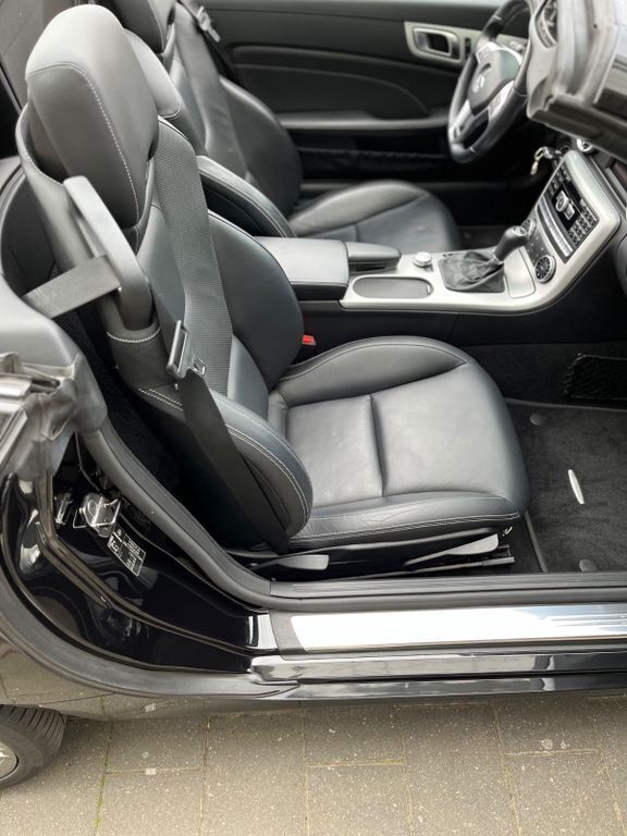 Schwarz Gebraucht 2013 Mercedes SLK200 Cabrio | 19.350 € (Fairer Preis) - Bild 1/4