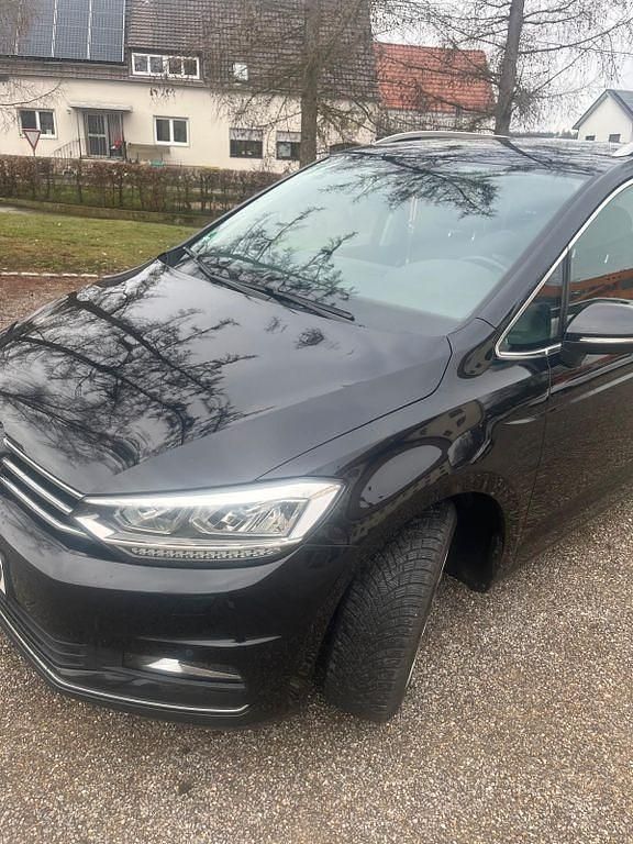 Schwarz Gebraucht 2015 VW Touran Highline Van / Kleinbus | 14.100 € (Etwas zu teuer) - Bild 1/4