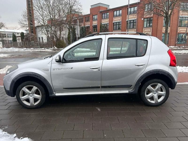 Gebraucht Dacia Sandero Stepway 105 PS (77 kW) 2012 Grau Limousine