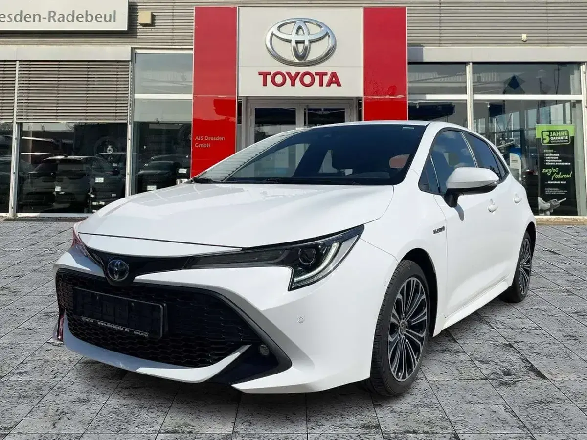 Gebraucht Toyota Corolla Team 122 PS (89 kW) 2021 Schneeweiß Limousine