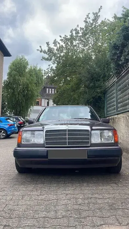 Gebraucht Mercedes E280 197 PS (144 kW) 1993 Andere farben Limousine