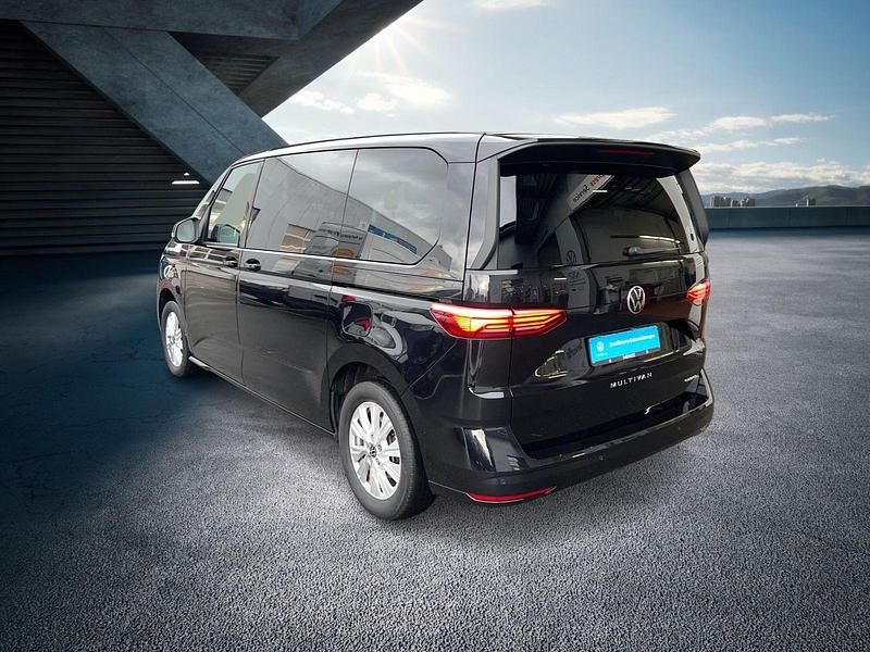 Gebraucht VW Multivan 150 PS (110 kW) 2023 Deep black perleffekt Van