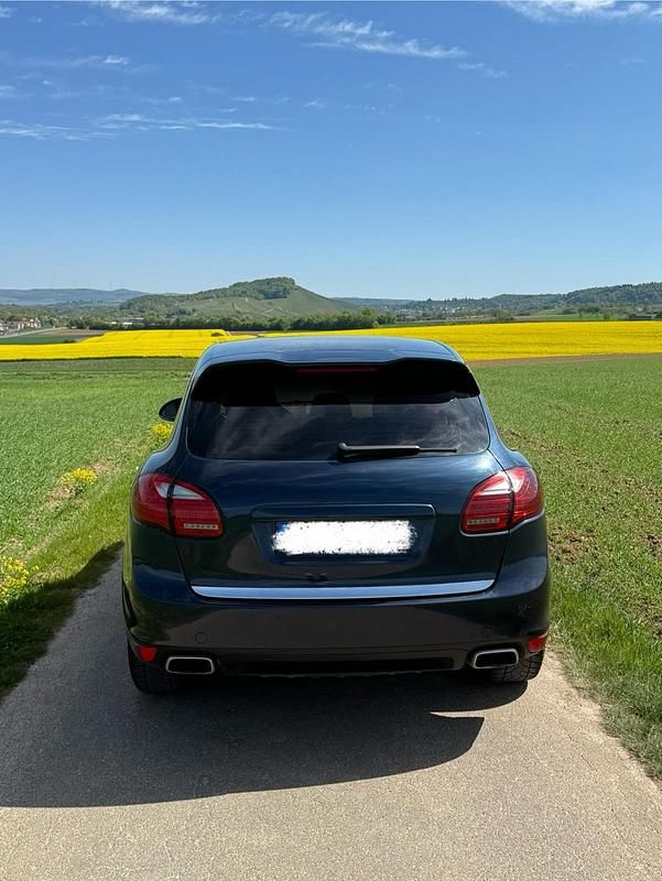 Second-hand Porsche Cayenne 245 CP (180 kW) 2011 Albastru SUV