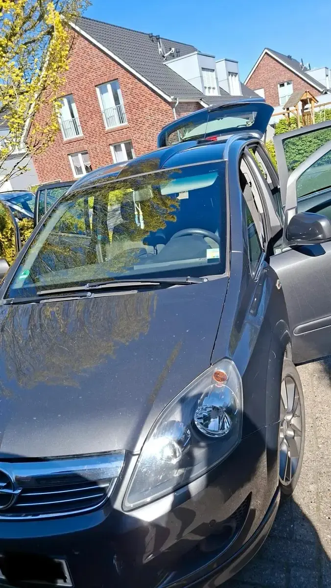 Gebraucht Opel Zafira 125 PS (91 kW) 2011 Grau Van / Kleinbus
