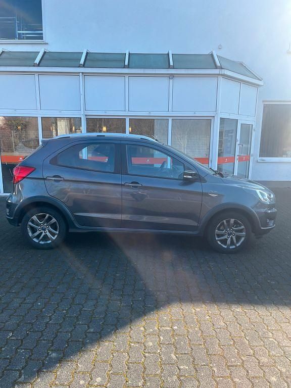 Gebraucht Ford Ka Plus Active 86 PS (63 kW) 2018 Grau Kleinwagen