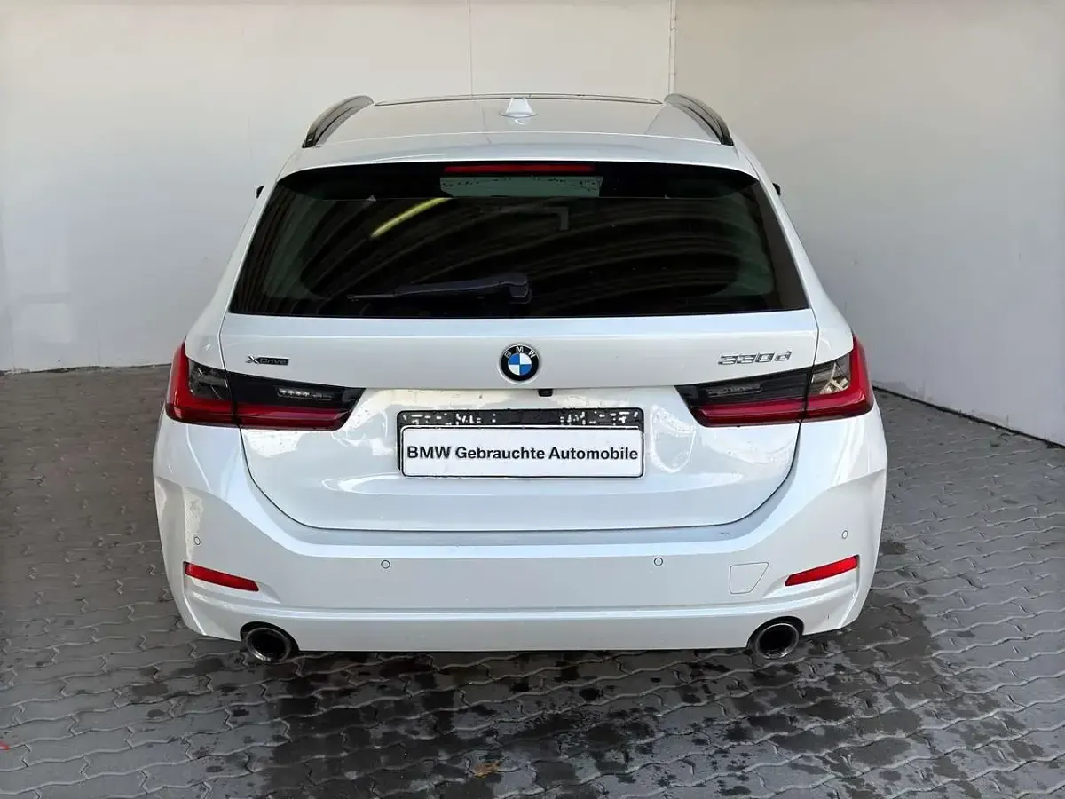 Gebraucht BMW 330 Performance 286 PS (210 kW) 2022 Mineralweiss met. Kombi