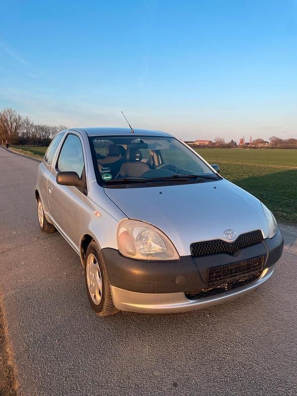 Gebraucht Toyota Yaris 68 PS (50 kW) 2000 Grau Kleinwagen