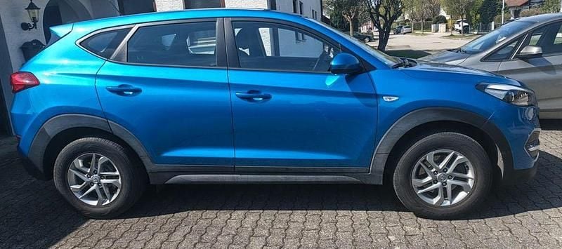 Second-hand Hyundai Tucson 132 CP (97 kW) 2017 Albastru SUV