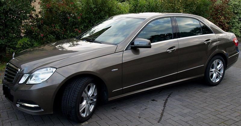 Grau Gebraucht 2012 Mercedes E200 Avantgarde Limousine | 9.650 € (Guter Preis) - Bild 1/4