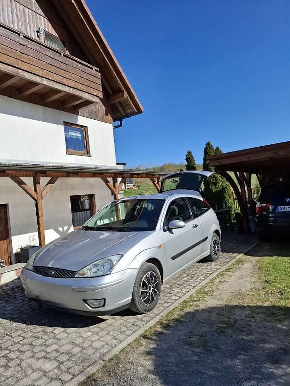 Second-hand Ford Focus 101 CP (74 kW) 2004 Argintiu Berlinǎ
