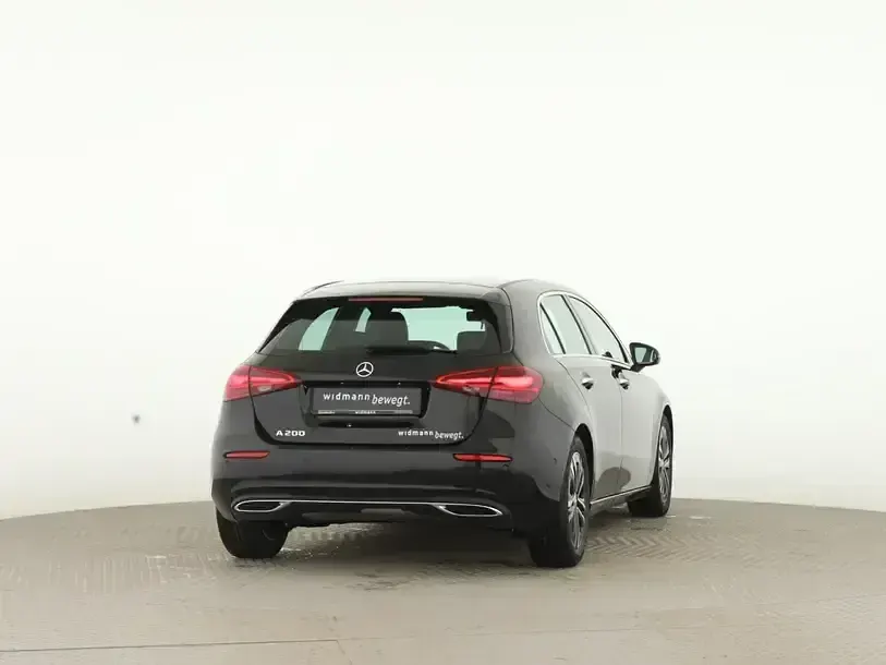 Gebraucht Mercedes A200 163 PS (119 kW) 2026 Schwarz Limousine