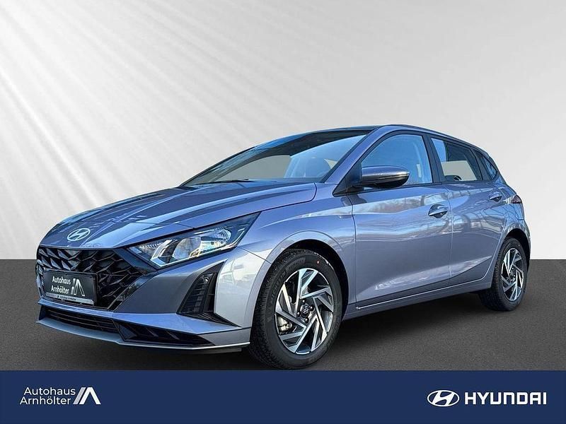 Meta blue Neu 2025 Hyundai i20 Trend Limousine | 23.800 € (Teuer) - Bild 1/4