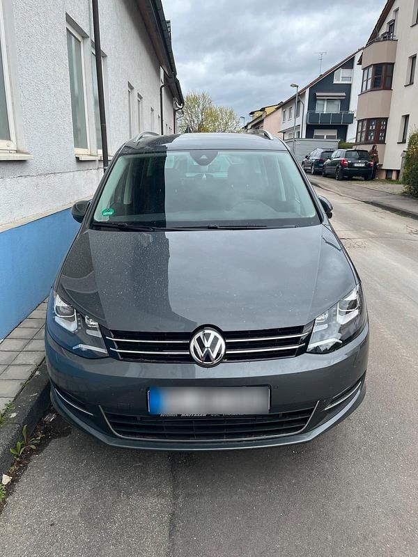 Gebraucht VW Sharan Highline 150 PS (110 kW) 2021 Grau Van / Kleinbus