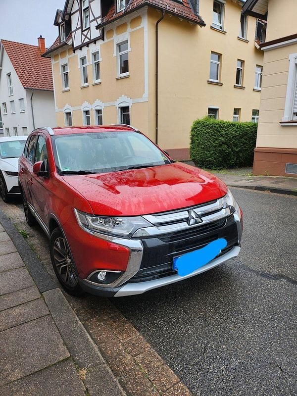 Rot Gebraucht 2018 Mitsubishi Outlander Edition SUV | 15.300 € (Fairer Preis) - Bild 1/4