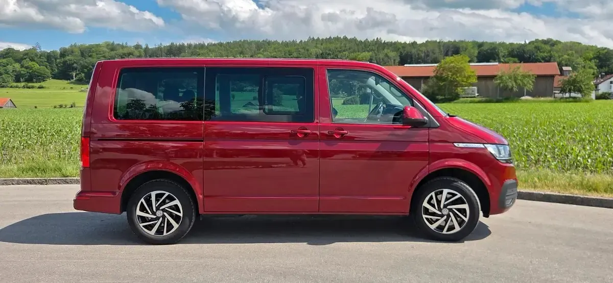Gebraucht VW Multivan 204 PS (150 kW) 2022 Rot Van / Kleinbus